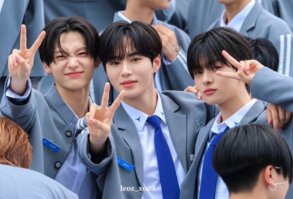arilovesleowon's tweet photo. will always be thankful to junseo for loving leowon so much. he doesn’t deserve all that shit, none of them do. 🫂 https://t.co/PEUA0fSYSW