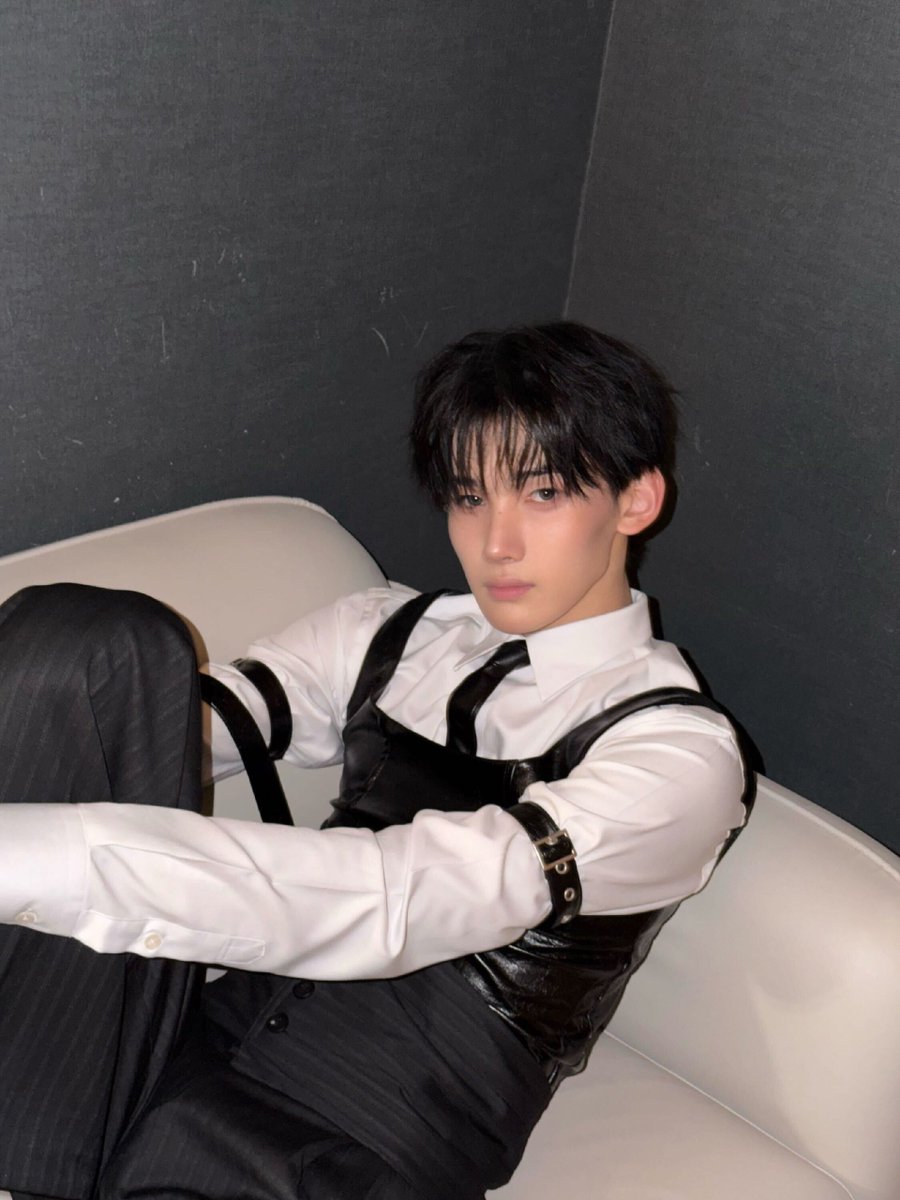 cherrisoa's tweet photo. He looks so like my 남친 right here https://t.co/pDohZuz6Se