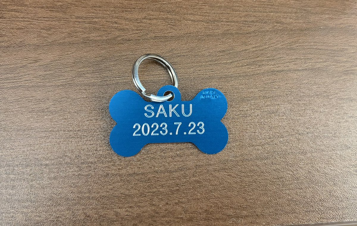 Mountain_Be's tweet photo. 迷子札作りました🐶ｶﾜｲｲ

1500円くらいでサク専用が出来上がり☺︎

たくさんの色や形がありました🐕

#迷子札　#犬 https://t.co/WWlCBwCbXu
