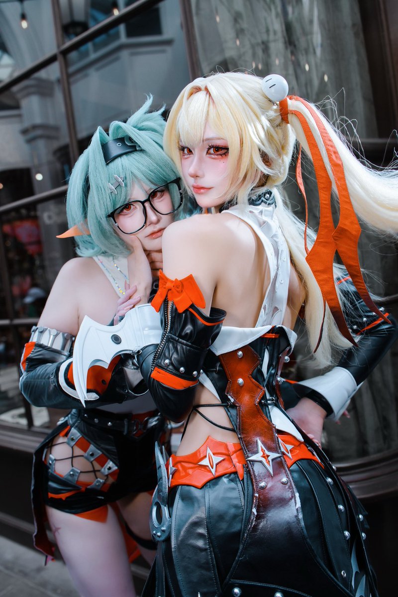 Yuu__kira's tweet photo. “Alright! Quit saying weird stuff over there!”

#ZenlessZoneZero #Claret #Roxy #コスプレ https://t.co/vqRFrTC3g7