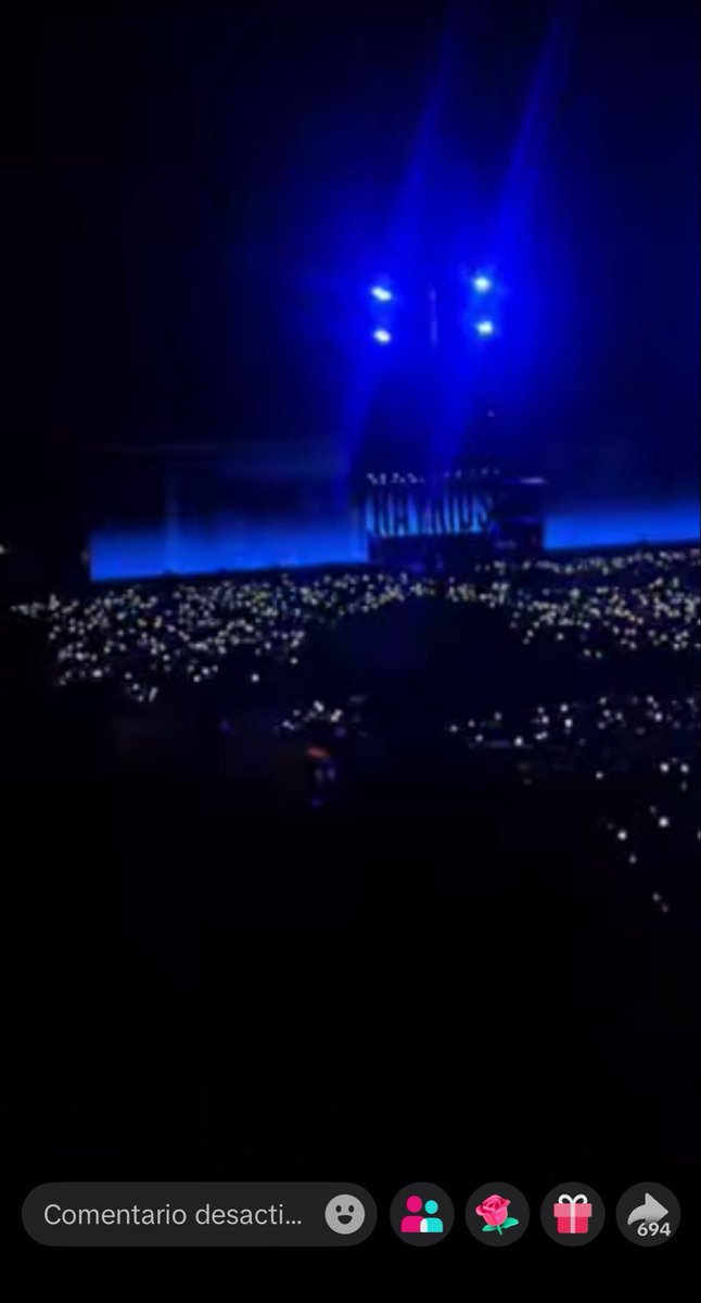 gnabjnk's tweet photo. Ahora mirándolo por un live pero hace una semana atrás los estaba viendo en vivo 💔💔 https://t.co/nABIs6YnYR