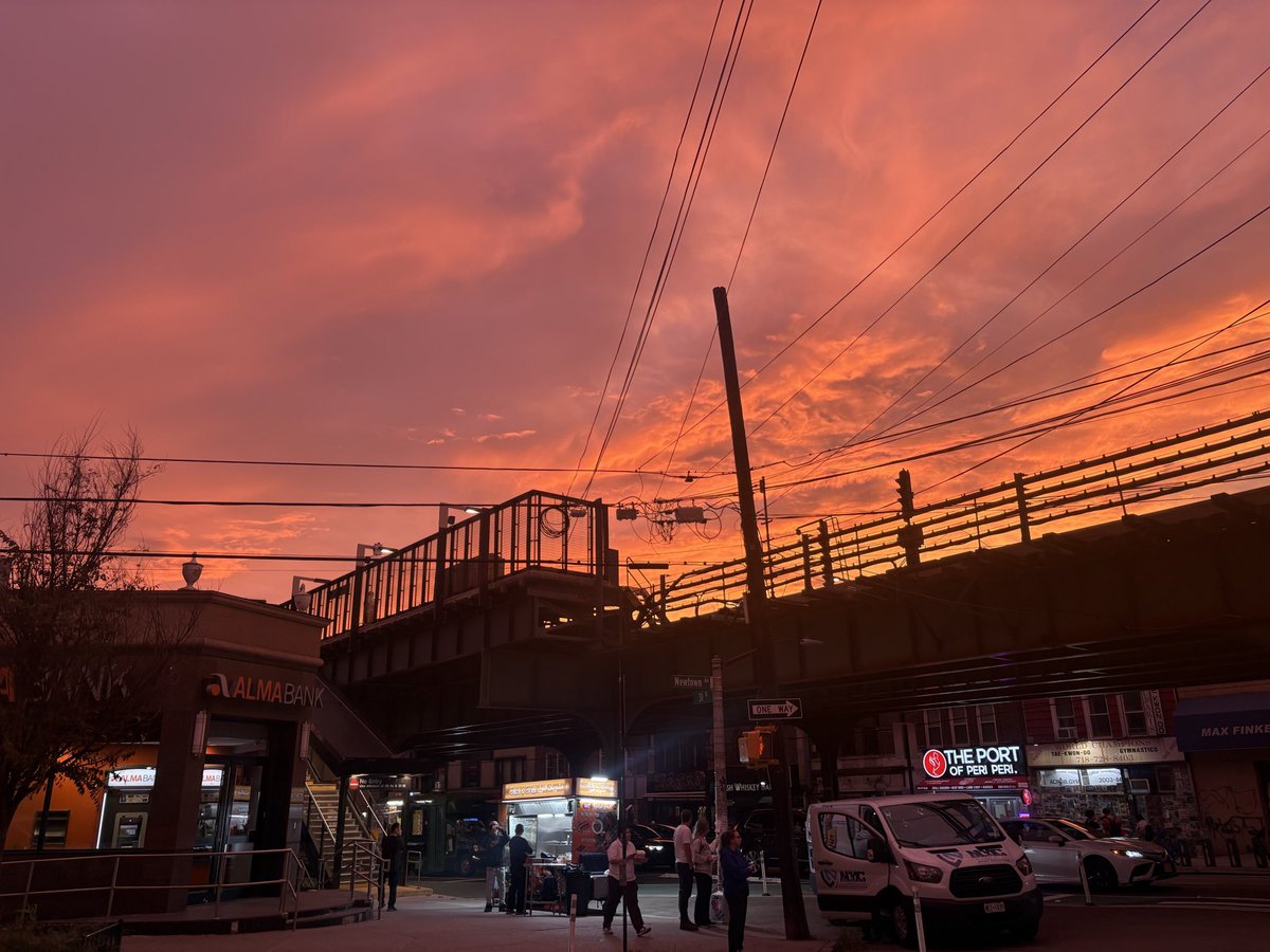 AttackedOnline's tweet photo. Astoria, NYC today https://t.co/rPeAocV95q