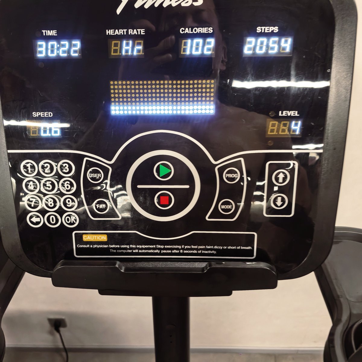 xue_jc's tweet photo. 中秋快乐！！今天的痛苦和快乐，来自今天的蹲腿！！！ #练腿  #fitnesss #中年老登 https://t.co/7HayX2XOly