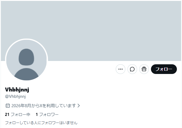 oyamada_maki's tweet photo. 【高市スマホ農場稼働中？】政権批判を叩くためだけに動く「空っぽのアカウント」

緒方恵美さんの投稿に批判リプをする、こちらのアカウント。

アカウント作成が2026年8月で青バッジなし、フォロワー1名、通常の投稿数はゼロ（返信2件のみ）なのに、この批判リプには

いいね：2800
リポスト：230

という数値がついているんですよね。

元の投稿がバズっているので、偶発的に数字が伸びた可能性もゼロではありません。

ですが、普段の発信が一切ない「捨て垢・工作用のような空っぽのアカウント」が、政権批判を叩くためだけに稼働し、それに数千もの賛同が集まっている光景は不気味としか言いようがありません。

こういったアカウントの裏に、スマホ農場のような組織的な動きがある。

その可能性は捨てきれないと思います。