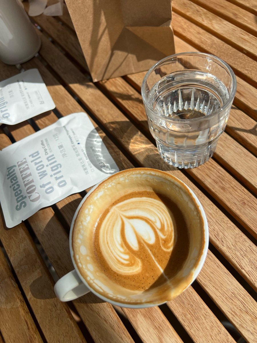 MaryBethWhiteh2's tweet photo. Hey, grabbed your favorite iced latte on the way here! Waiting for you at the café entrance—looking forward to our catch-up today ， https://t.co/gvNAk6bAyI