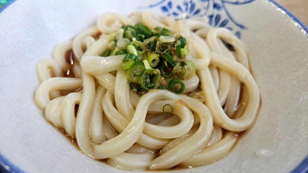 mugu215's tweet photo. 東かがわ市　吉本食品
ぶっかけうどん温小🍜
とり天🐔
#吉本食品
#ヤグタウン
#讃岐うどん https://t.co/0SMqmnqAl7