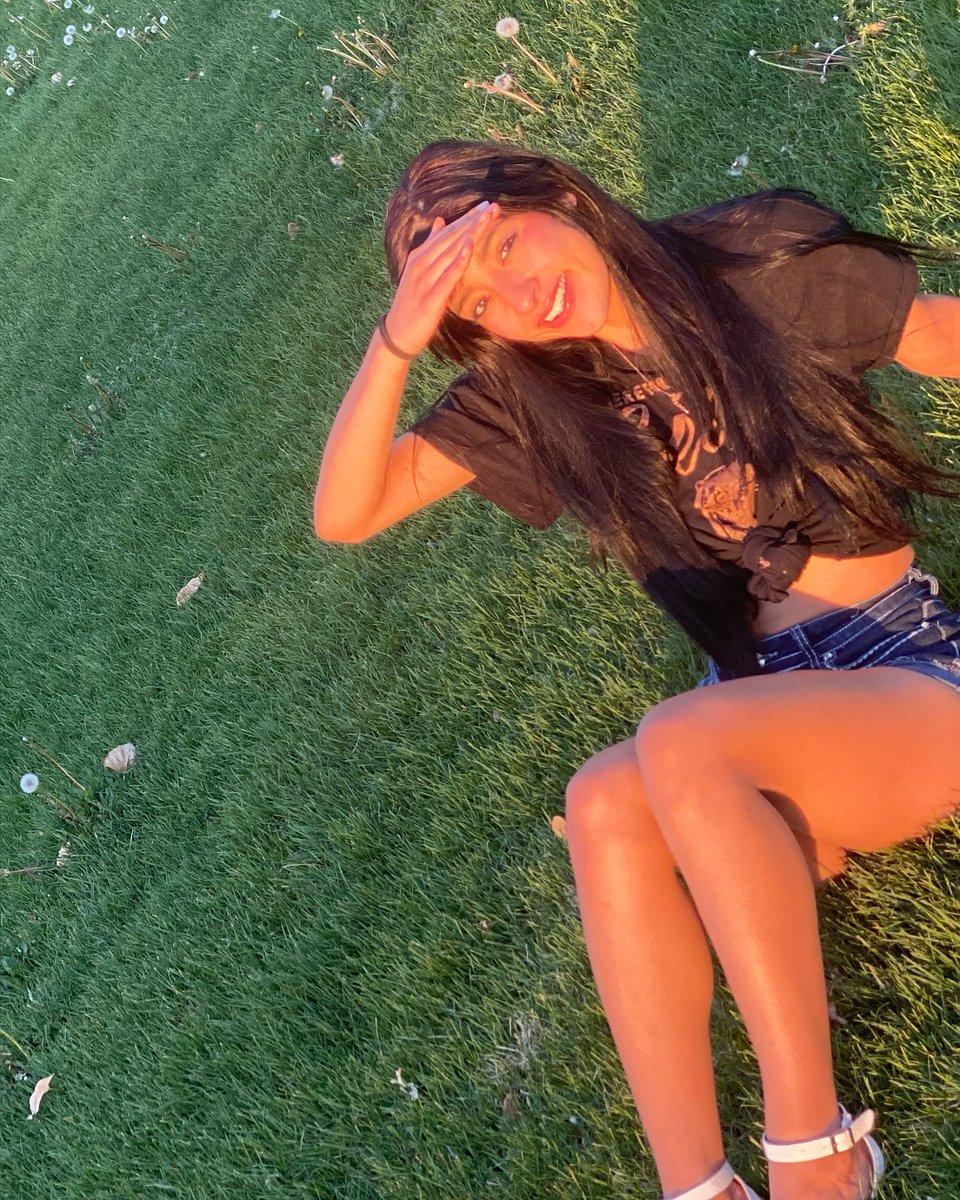 wentonyy's tweet photo. Sunshine and kisses. https://t.co/RGVTWYgOiY