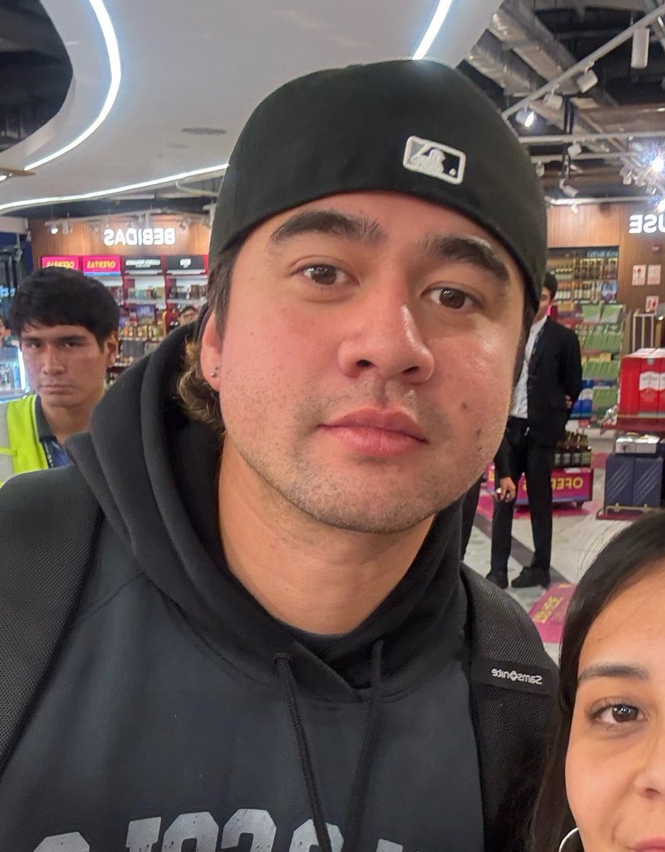 flatlukes's tweet photo. LO GUAPO QUE ESTÁ POR FAVOR ALGUIEN HAGA ALGO https://t.co/SF86eybK5e