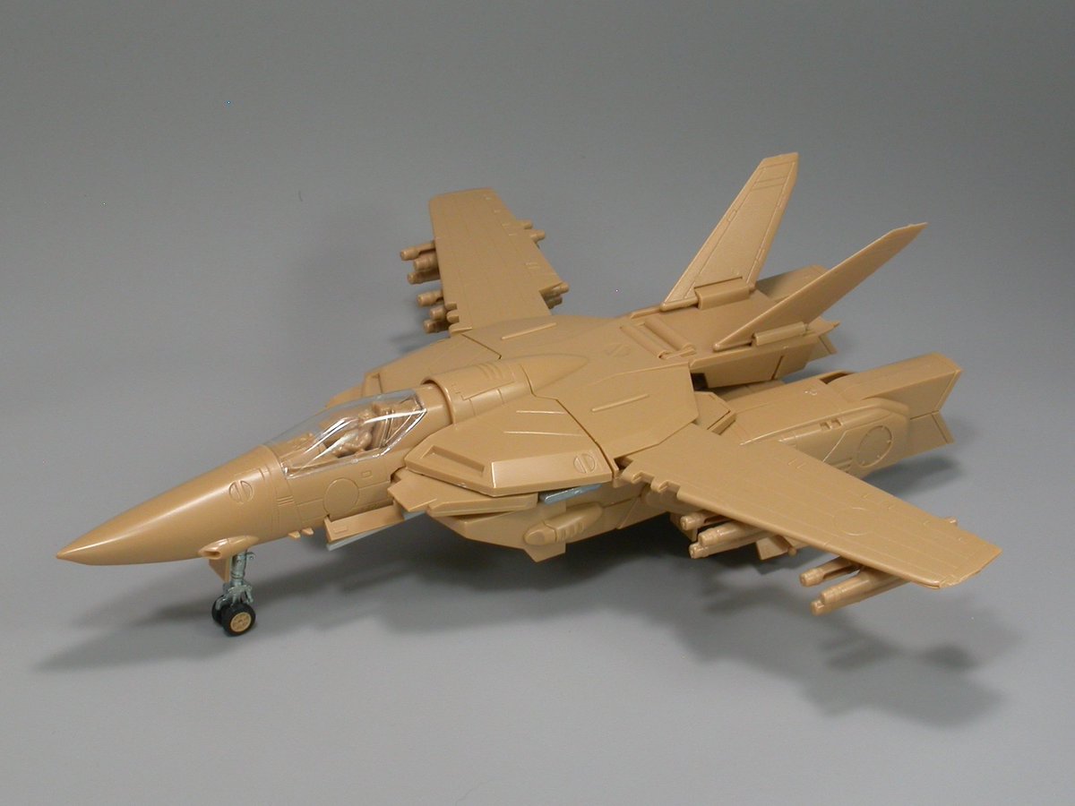 Ryou_I_01's tweet photo. 【告知】発売中の月刊モデルグラフィックス11月号のレットラは、1/72可変バルキリーVF-1A第１回！　約40年前に発売されたオーパーツ！　元イマイ、現バンダイの傑作キットを、現代技術で蘇らせます!!　つーか、すでに充分カッコよくね？(^｡^) #モデルグラフィックス #マクロス #バルキリー https://t.co/h61ICf1v50