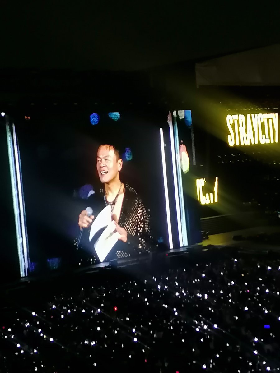 skzinfoespmx's tweet photo. JYP y el presidente de Corea en el STRAYCITY MÉXICO https://t.co/dKic4KMdcZ