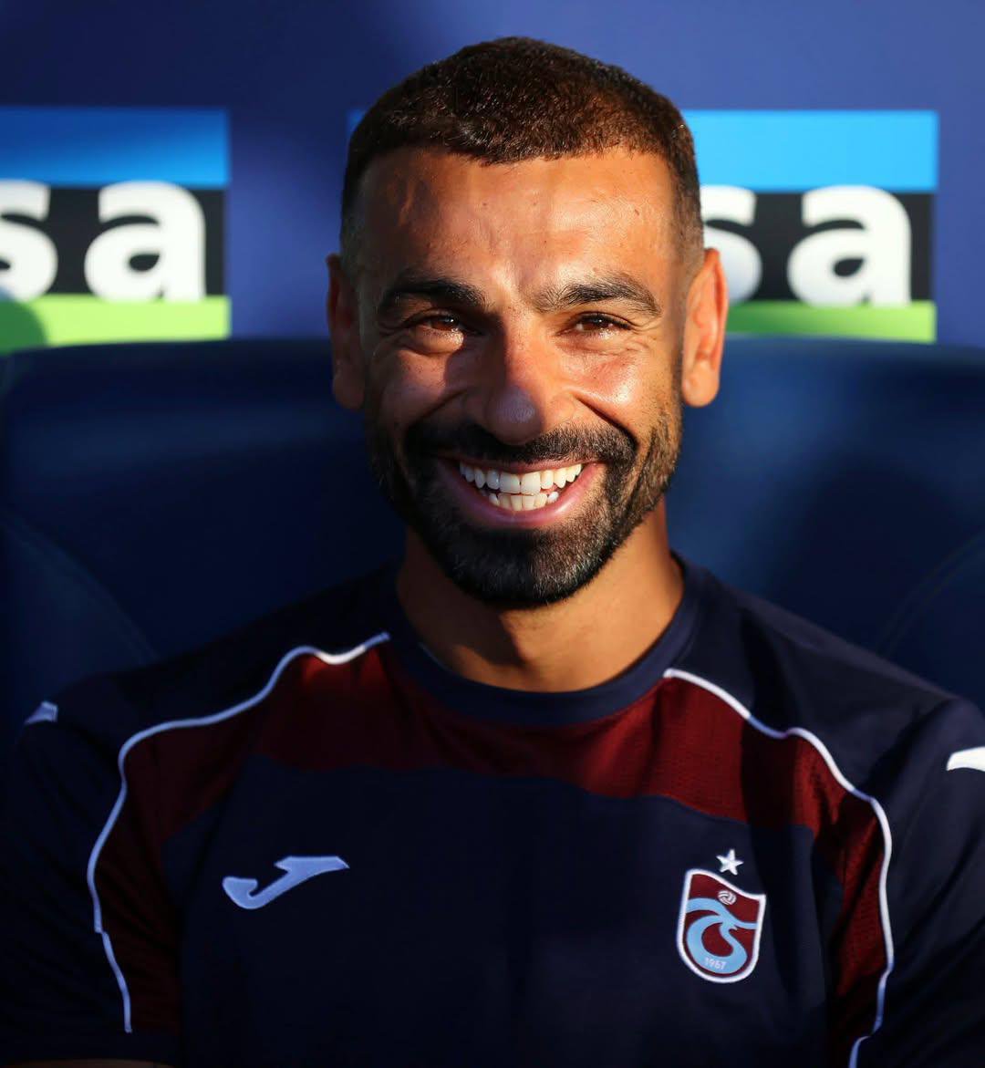 MagdaSadick's tweet photo. بدون تعليق بين الصورتين العالم كله يعلم قيمة محمد صلاح ومدرب فاشل حاقد يخرج صلاح في الدقيق ٦٠ قمة الفشل 😡 https://t.co/3fppv7sqHP