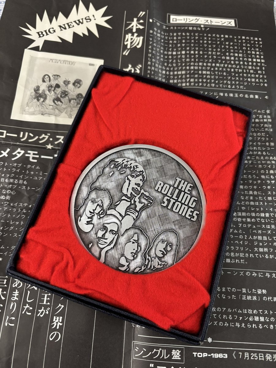 volonte0083's tweet photo. 家片付けしていたら出てきたこのメダルの正体を知りたくポストします。ローリングストーンズのメダルのようですが、ご存知の方いますか？
#ローリングストーンズ
#therollingstones https://t.co/vsZTYEIHcF