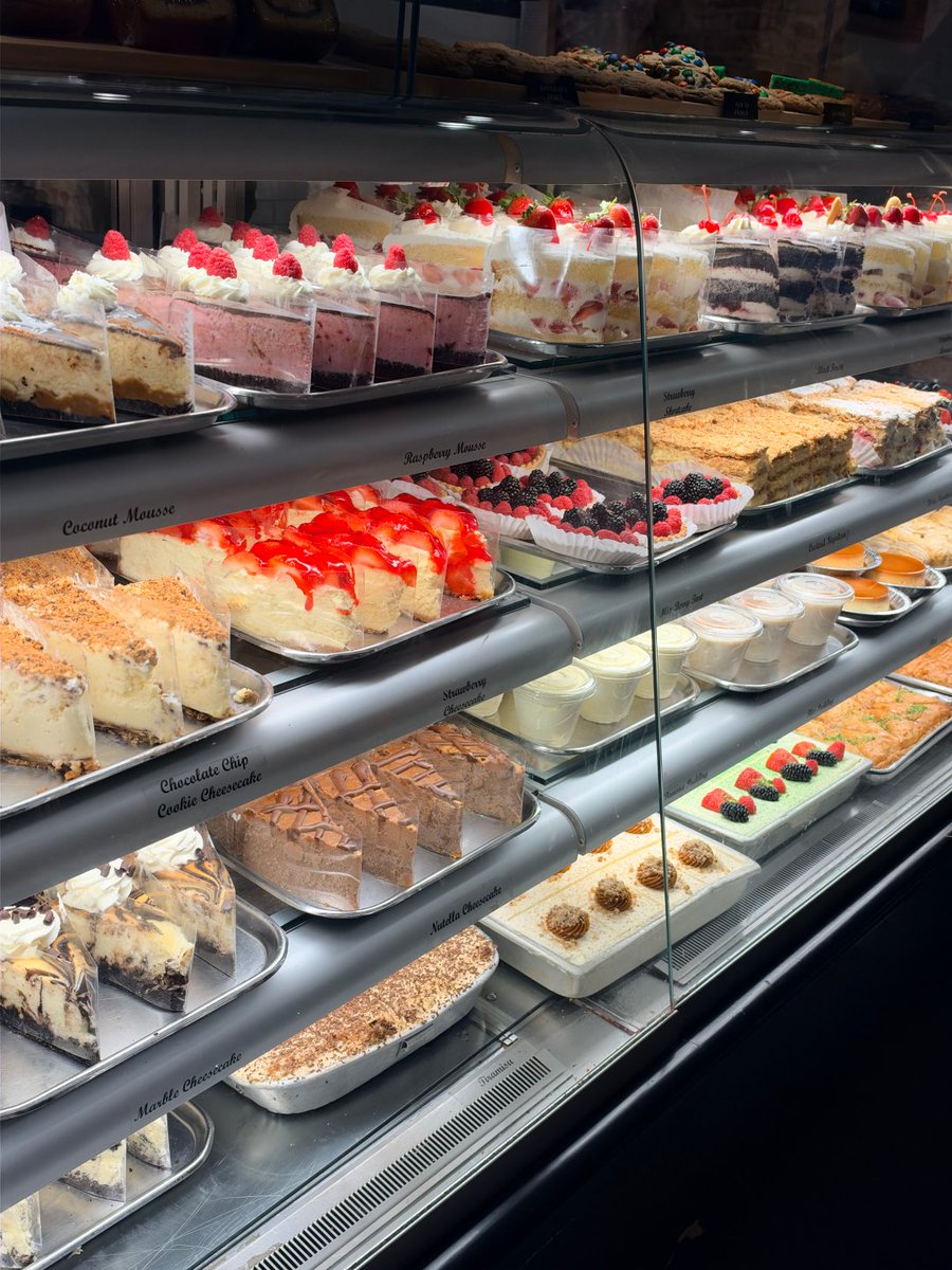 ElizabethMykvo's tweet photo. I came in for one dessert and now I want everything in this case 😂🍰 https://t.co/ii7z8BfRQ4