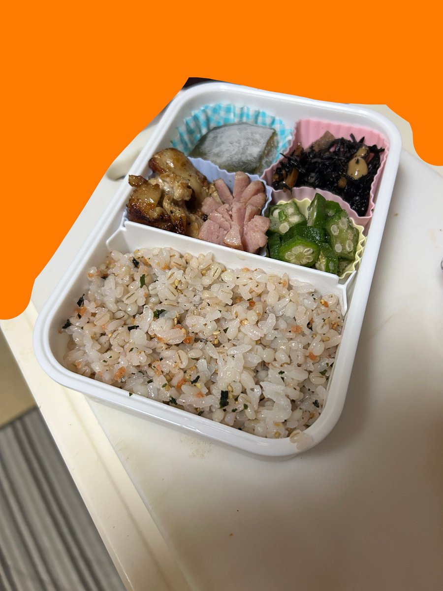 kanashimirin25's tweet photo. こんにちは！本日のお弁当🍱
ちと、ボリュームが少なかったかな😅
とりあえずどら焼き食べてしまった笑

うまし！ https://t.co/U7t4sWlJwi