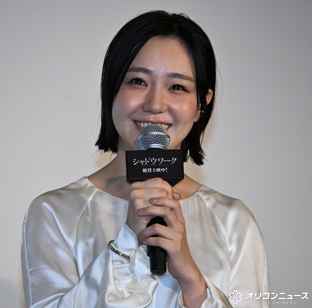 oricon's tweet photo. 奈緒、“DV夫役”北村匠海を猛フォロー💦
吉岡里帆も「本当はいい人なんです」
https://t.co/sVnIljgqHM

🎥映画『シャドウワーク』
公開記念舞台あいさつに登壇🎤

#シャドウワーク @shadowwork_jp https://t.co/T4cydHf6Xg