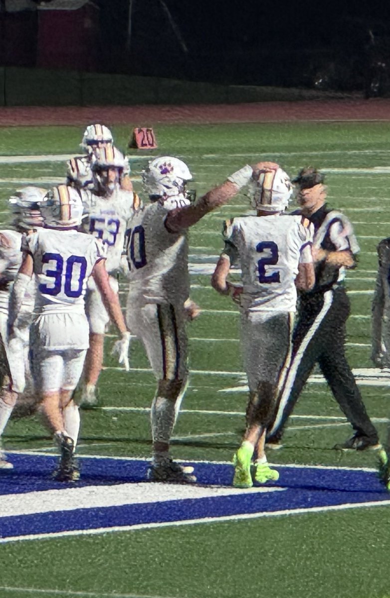 77kalebcrandall's tweet photo. Sabers didnβt come out on top, but the work starts tomorrow for improvement. Highlights coming on Monday. #centralsabersfootball #alwaysimproving #Resilience https://t.co/wojVg4jCZG
