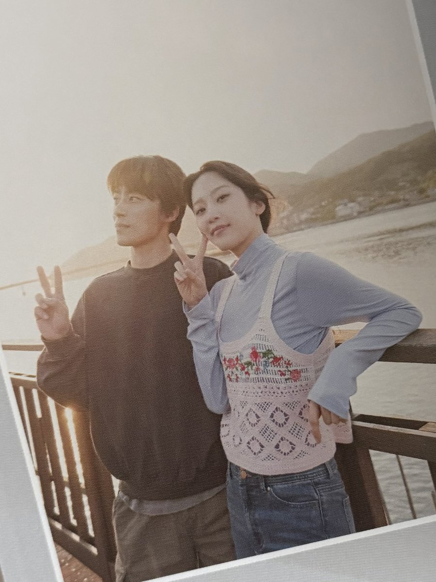 2x9ky0's tweet photo. 아 화질까지 너무 옛날 감성이잖아
옛날 디카에 찍어뒀던 그 시절 사진같애 
그냥 너무 마음이 안좋아.......아 만우통
아 은호정원통온다 https://t.co/hTfsyPAss8