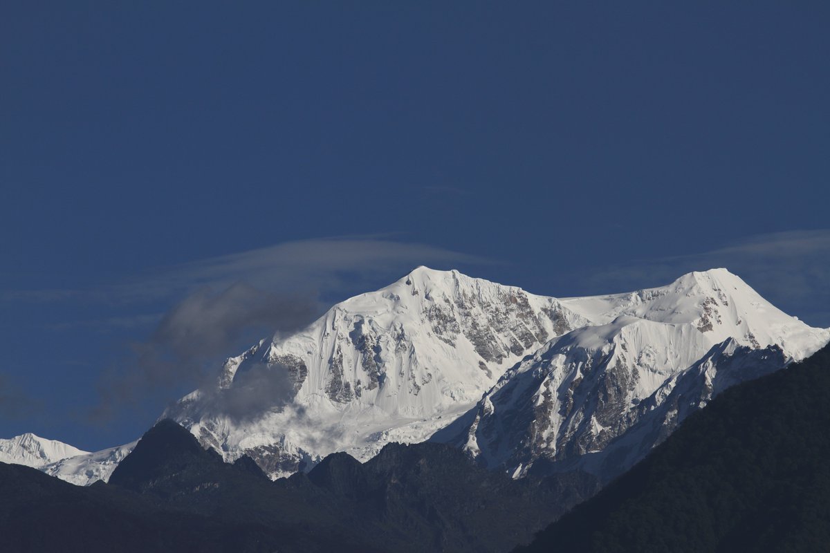 down2earthindia's tweet photo. A single cloud over Kokthang becomes a lesson in wonder.

In Down To Earth’s weekend edition, ‘Gazebo’, Narendra Patil follows vapour across Kangchenjunga’s ridge as it gathers, shifts into Frank Zappa-style moustaches and dissolves — revealing the physics of cap clouds, Himalayan monsoon flows and the strange beauty of mountain weather.

Read ‘Frank Zappa at 6,000 metres: How vapour becomes spectacle over Kangchenjunga’ https://t.co/OpN47xY8N9