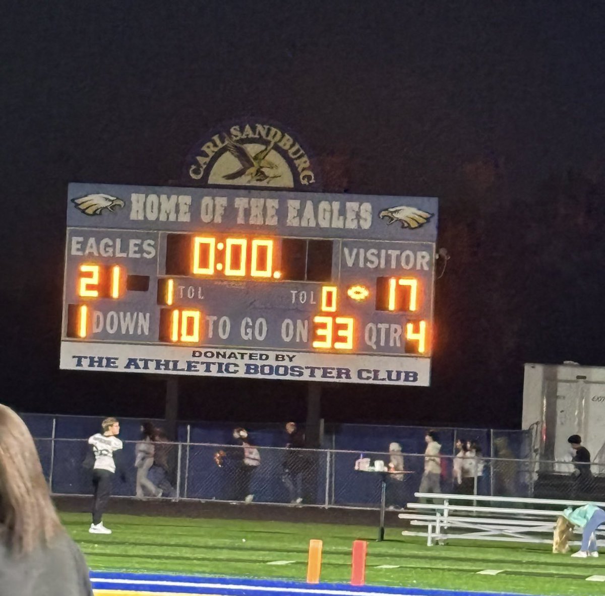 SandburgEagles's tweet photo. EAGLES 21 LWC 17 

Eagles improve to 4-2. 

@EDGYTIM @thesouc @mikeclarkpreps @michaelsobrien @Millar_S @JeffVorva @offsznbrand @FNDrive @PrepRedzoneIL @suntimes_preps @SouthtownSports @Xavier_Sanchez4 @PrepRedzoneIL 

#Team72
#FlyWithUs 🟡🔵🦅🏈 https://t.co/JEiPPXaEtQ