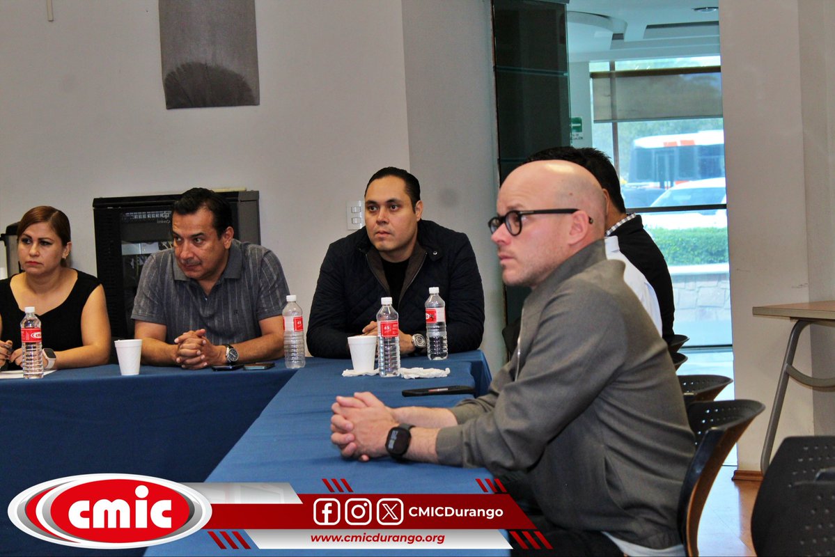 cmicdurango's tweet photo. 🏗️ Séptima Reunión de Comité Directivo 2026-2028: Nuestro presidente, el C.P. Edgar Irám Ciceña Mejorado, encabezó este importante encuentro en las instalaciones de la CMIC para revisar informes, proyectos y temas estratégicos. Seguimos sumando esfuerzos por nuestra industria. 🏛️ https://t.co/uvp0ILDLA2