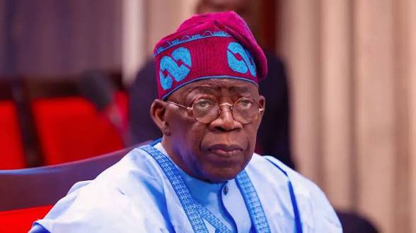 EzejiChukwuezi's tweet photo. Tinubu left over N800b debt for Fashola 

Fashola left over N418b debt for ambode

Under Tinubu, LASU went on 2yrs strike

Doctors who went on 14months strike under Fashola were fired, while under Peter Obi, they negotiated

LASU school fees was increase to over 100% under Tinubu https://t.co/axPTNlnIaQ