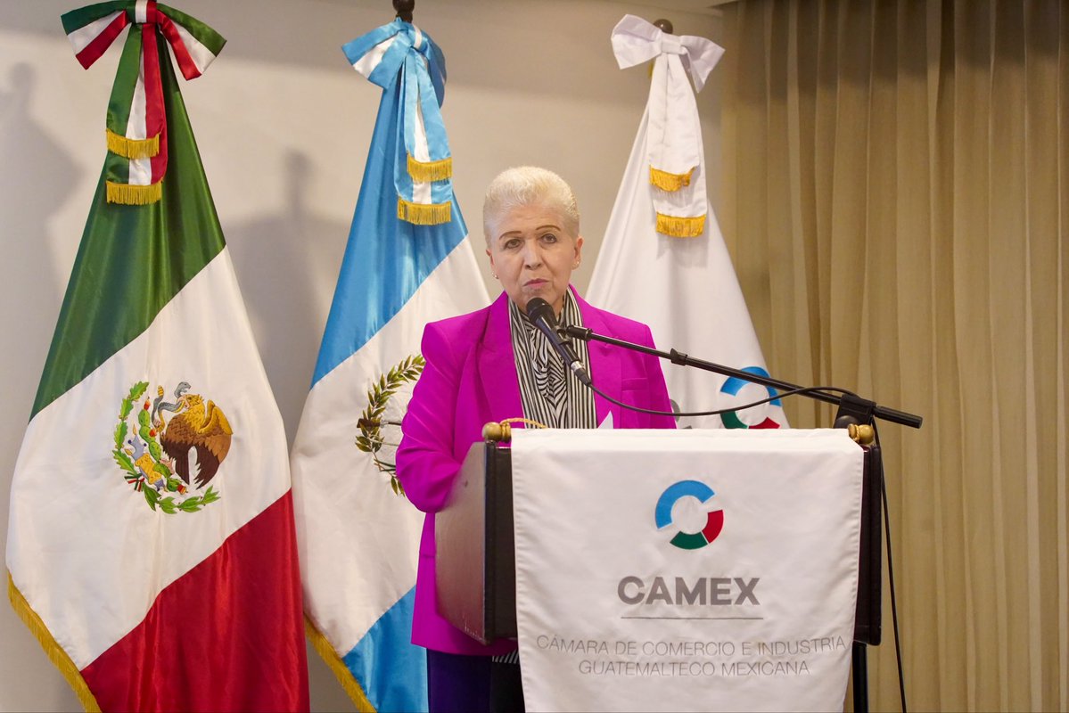 EmbaMexGua's tweet photo. Durante el Foro de liderazgo "Conecta y Lidera" de la @Camexgt, la embajadora @banos_elena ofreció una conferencia sobre la construcción de acuerdos y el papel clave del diálogo y la mediación. https://t.co/yOtxRvQSXJ