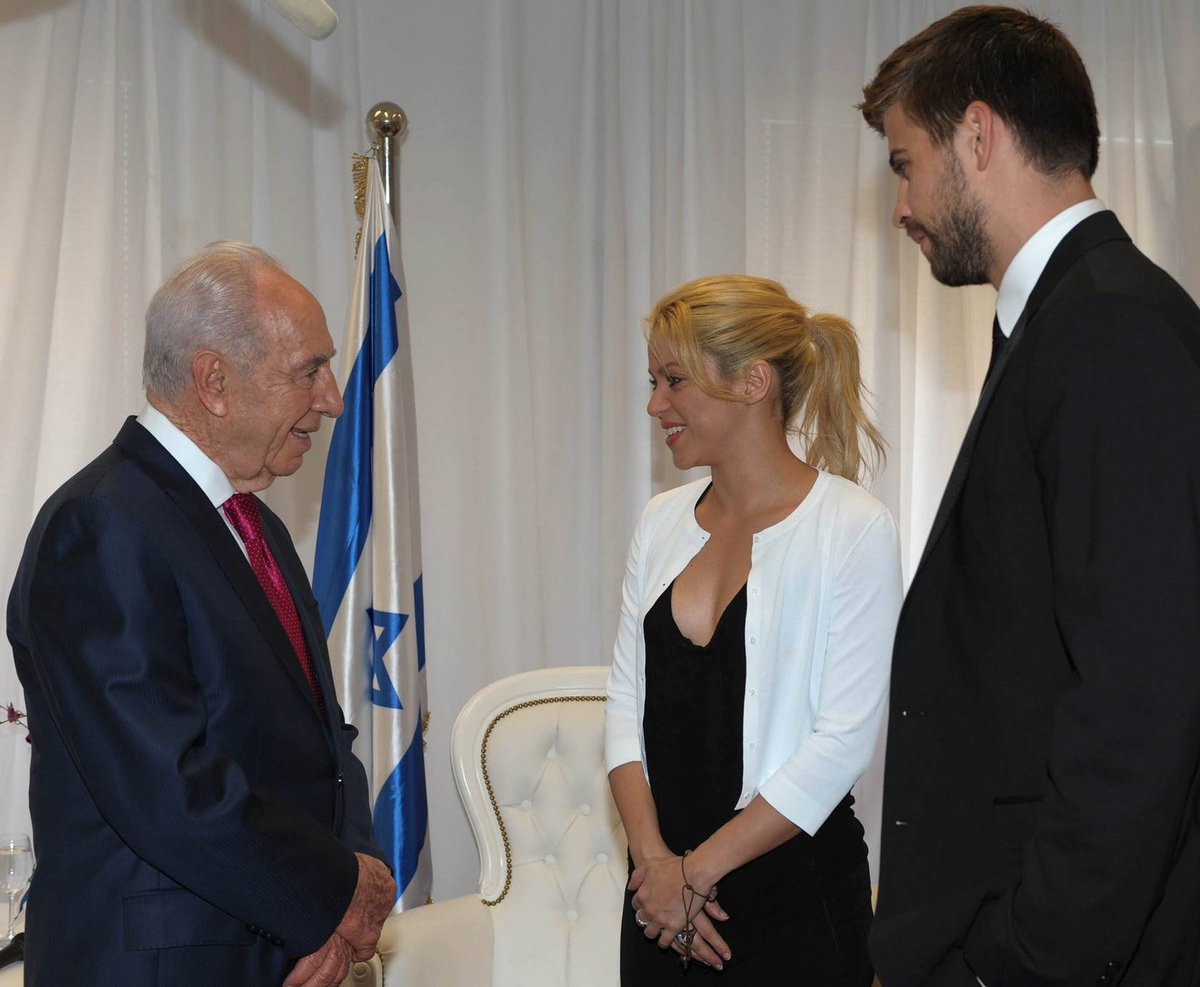 ponteindie's tweet photo. Shakira en Israel 2011.
— Se reunió con el entonces presidente Israelí 
— Visitó el muro de los lamentos https://t.co/zDCp5trsyn