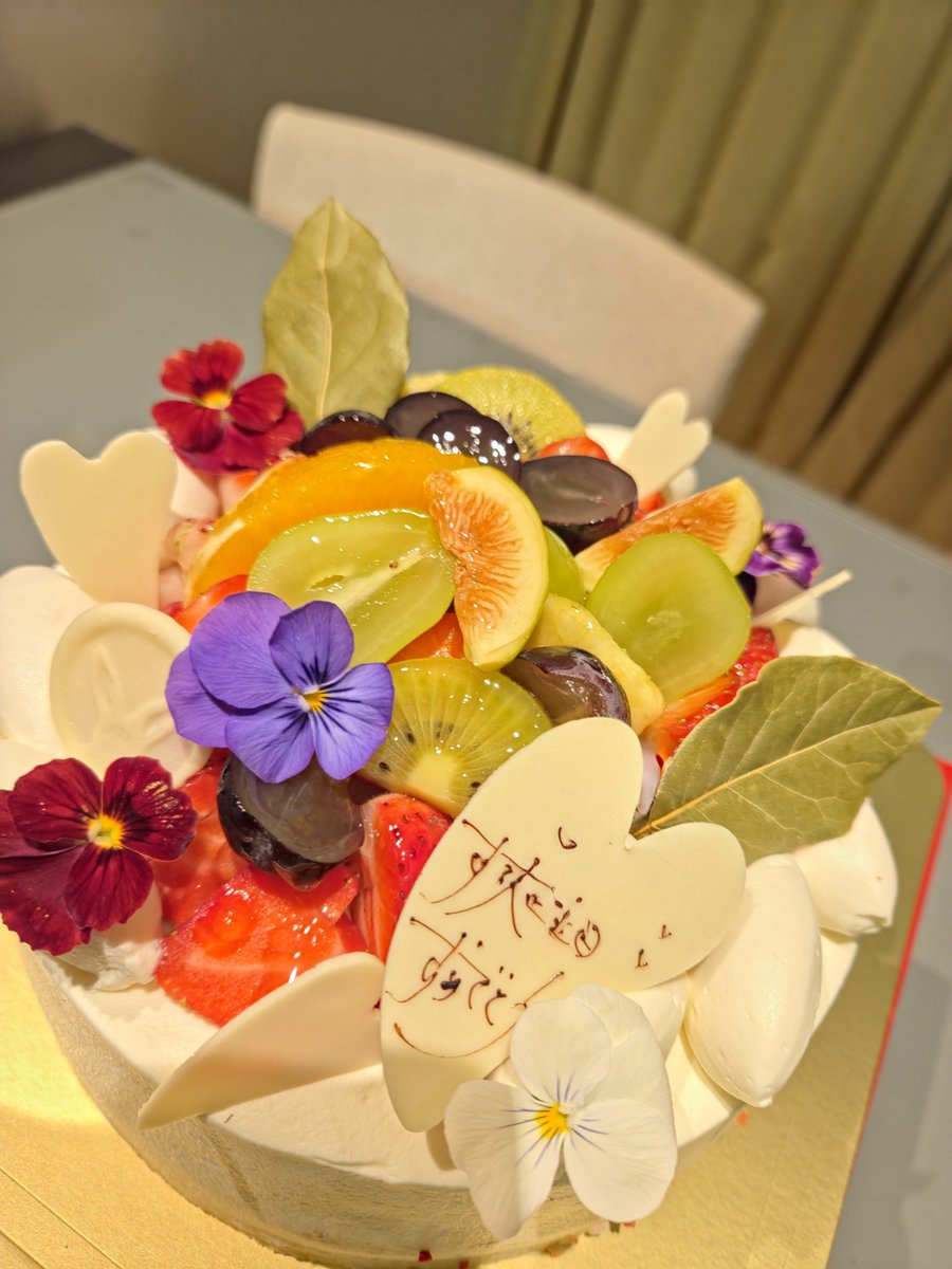 421k4's tweet photo. 昨日の誕生日ケーキ
ぶどうとマスカット美味しかった https://t.co/xN9NUu0lp2