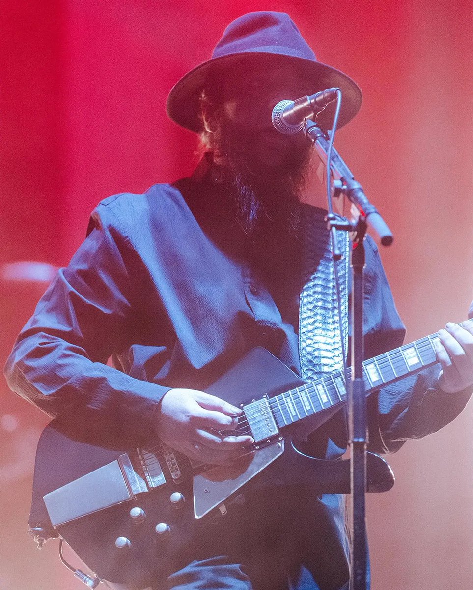 ShareALakian's tweet photo. October 11, 2024. Sacramento, CA (Aftershock Festival) 🐅 #daronmalakian #scarsonbroadway #soad #systemofadown https://t.co/LnYGGueSNI