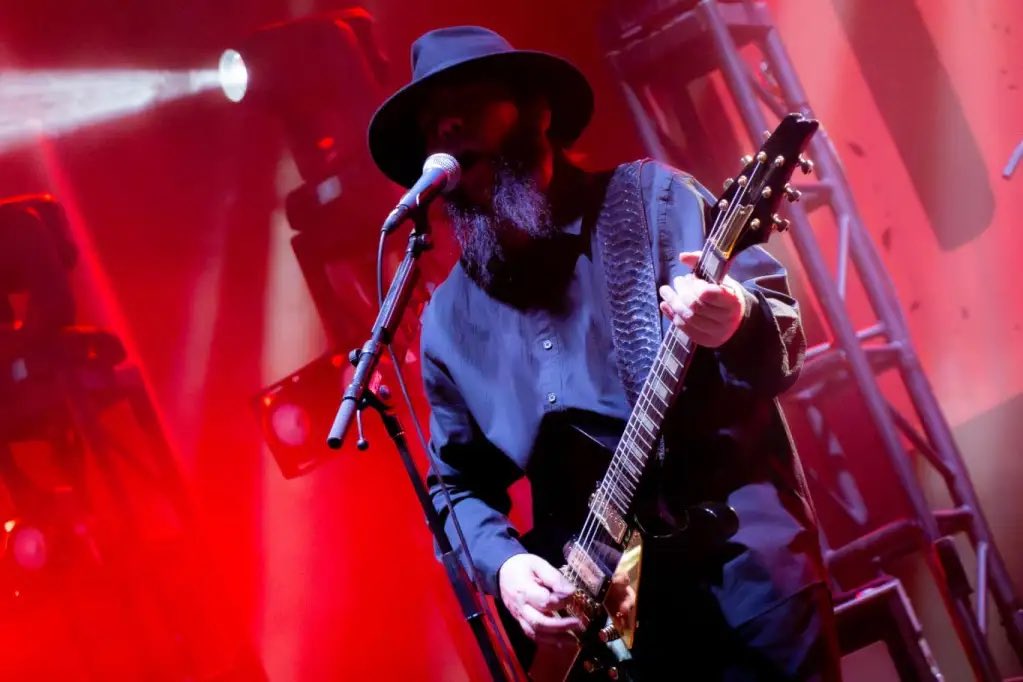 ShareALakian's tweet photo. October 11, 2024. Sacramento, CA (Aftershock Festival) 🐅 #daronmalakian #scarsonbroadway #soad #systemofadown https://t.co/LnYGGueSNI