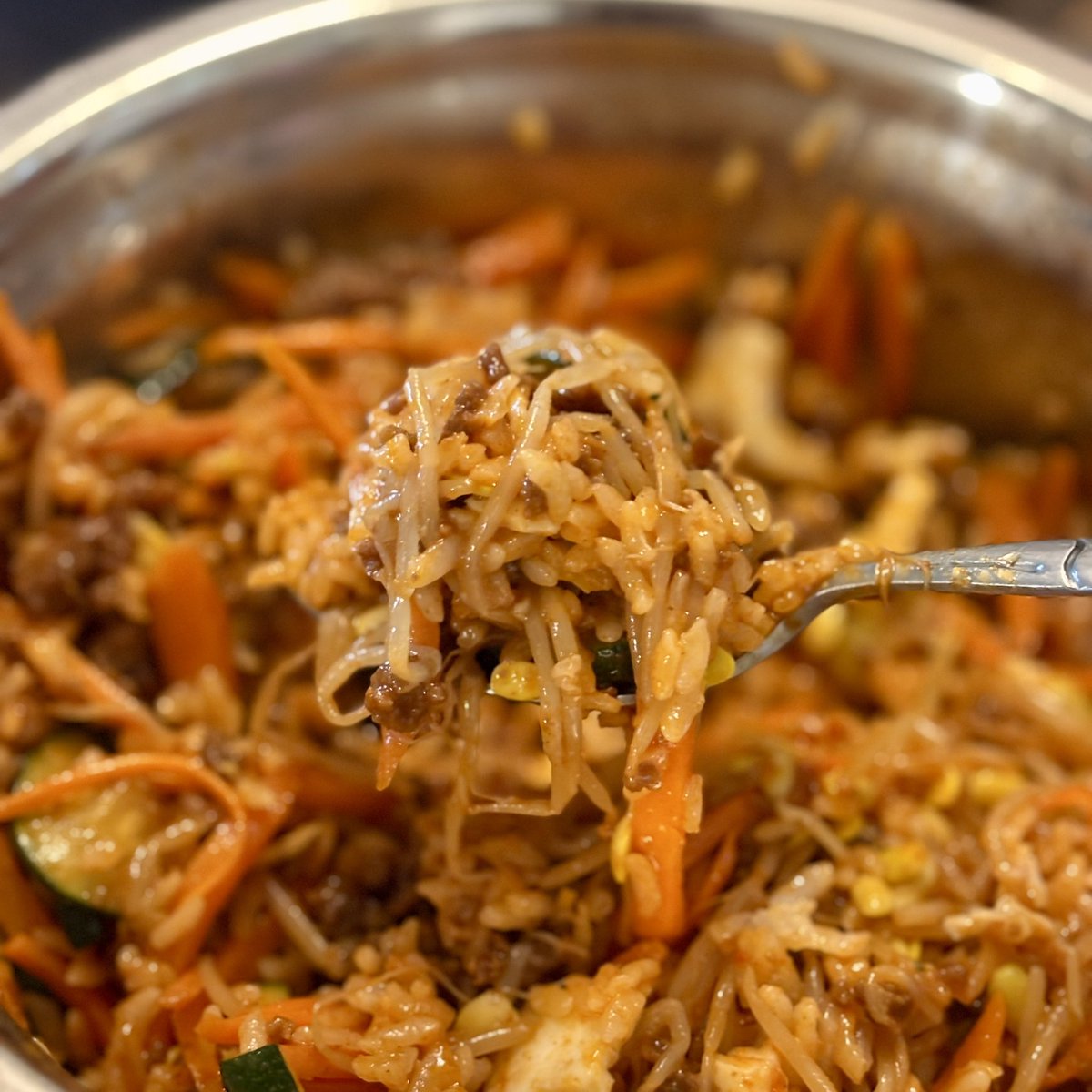 eattwomeals's tweet photo. 비빔밥 한 숟가락 혀 https://t.co/2ir61exsq5