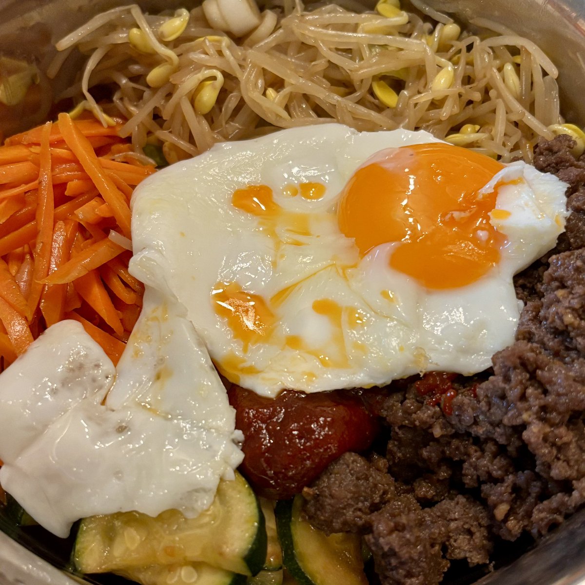 eattwomeals's tweet photo. 비빔밥 한 숟가락 혀 https://t.co/2ir61exsq5