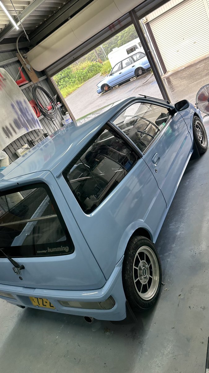 Screws_Garage's tweet photo. 以前塗装させて頂いた角目トゥデイ
ルーフが缶スプレー2回塗られててオーナーも知らず自分も気づかなくて1コートは
剥いだけ物のまだ残ってて浮き始めたので
同色に再塗装。
今回は自分の見落としでしたのでこちら負担になりましたが今後は缶スプレーが入ってる車体はお断りさせて頂きます🙇‍♂️ https://t.co/G6tDQMU3Ul