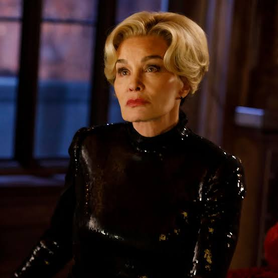 forumbunklr's tweet photo. AMERICAN HORROR STORY: 13ª temporada CHOCA com cenas mal editadas, conexões sem explicação e roteiro feito para render frases de efeito nos trailers. Contudo, Jessica Lange brilha. O que acharão? https://t.co/YUvhP2KkgQ