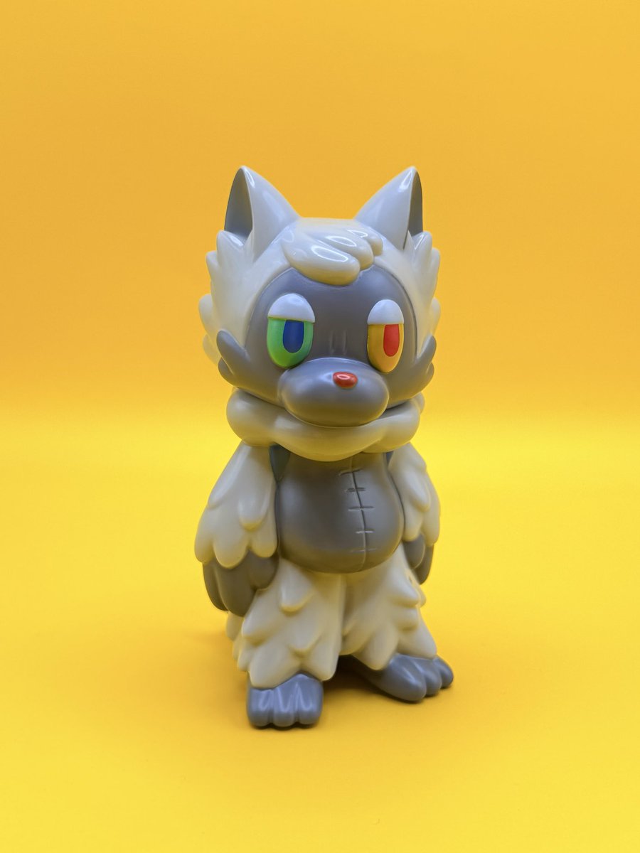 stand_sofvi5's tweet photo. ソフコン10ゲット報告③
おおかみくん GAME COLOR GRAY🎮
某ゲーム機のカラーリングでとてもツボです！！
世代的にど真ん中のハードで今回GRAYがお迎え叶って嬉しい〜🙌
カラーによって七変化するおおかみくん🐺魅力的です✨
#ソフコン https://t.co/pbYdZy3Dae