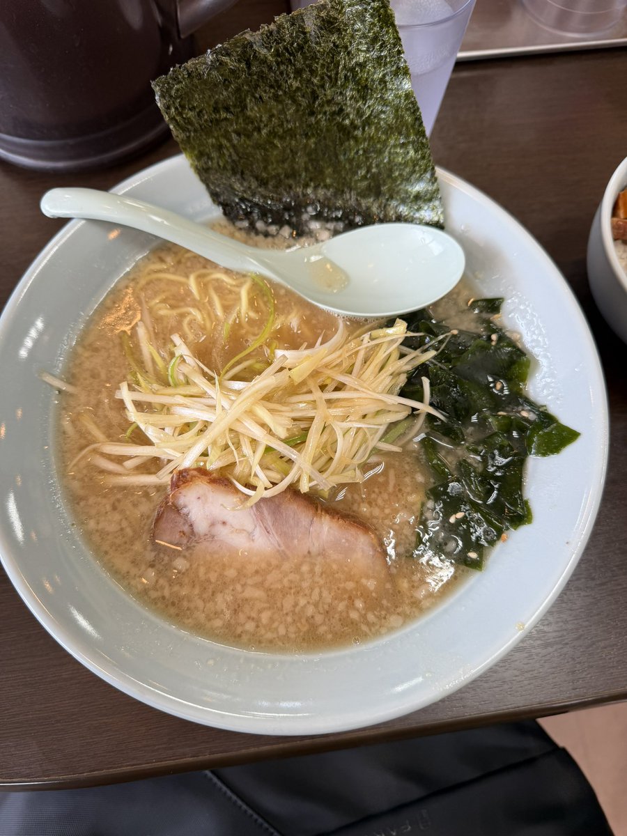 ysk9960's tweet photo. ラーショ行ってきた。
ささっと済ませたい人にはちょうどいい提供時間と温度。
最初より改善されたのかはわからないけど最初からこれならハードル上げすぎたってことかなと思いました。
 #札幌 https://t.co/Z2IffV7U6Z