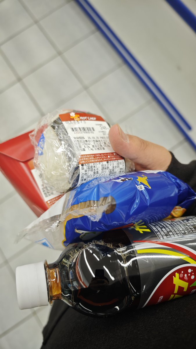 ShamaliyyD's tweet photo. 最後のセコマ楽しんでたら搭乗遅れかけた https://t.co/IvrTZn4zHO