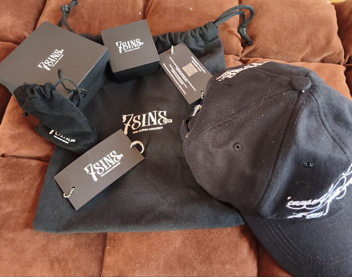 Win_slingshots's tweet photo. The Black, Silver &amp; White in FELIP's merch🖤🩶🤍.

#FELIP @felipsuperior https://t.co/dIYJFc8S3r