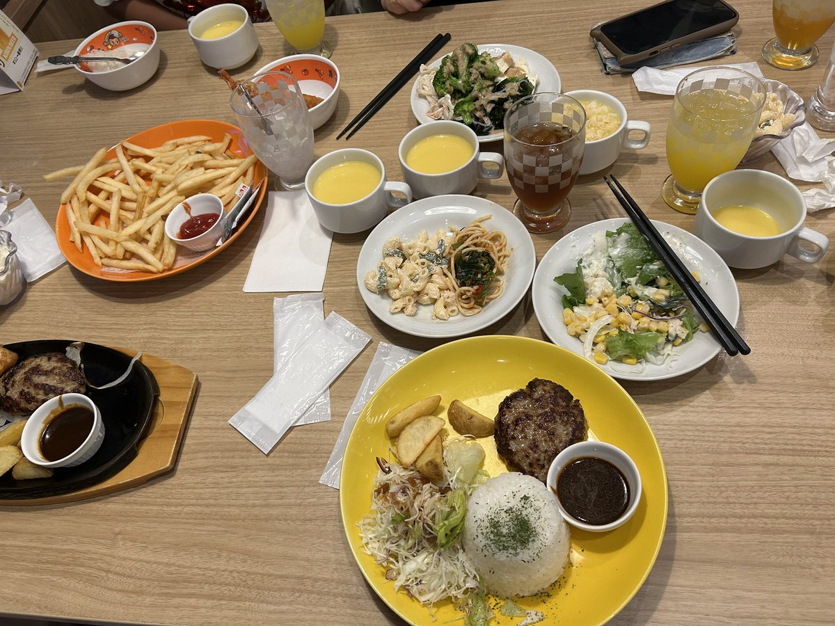 peperonron21's tweet photo. みんな大好きビッグボーイ🍖
何が好きなのか聞いたらスープが自由に飲めるところ、って…

#ビッグボーイ https://t.co/1eOwWDtoTd