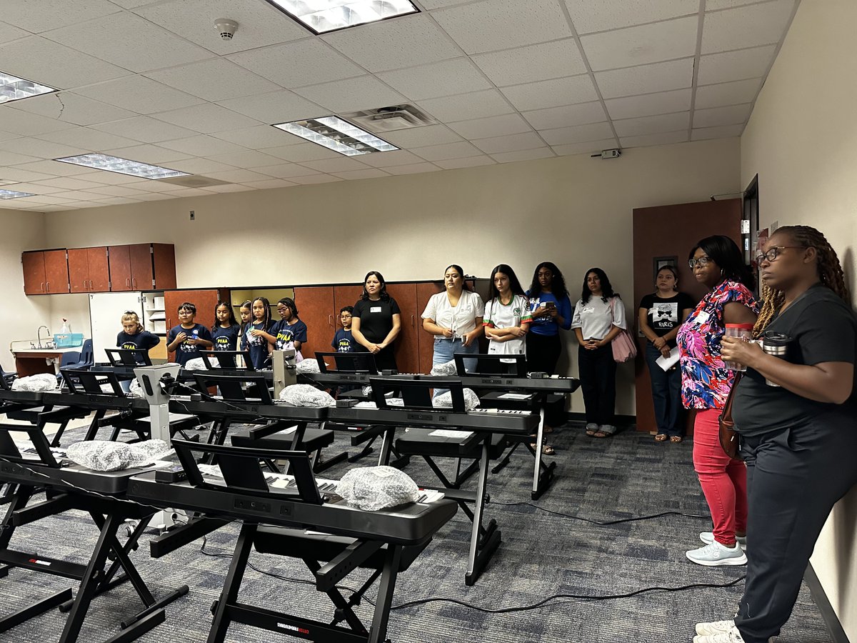 ReesStars's tweet photo. ☕ Thank you to everyone who joined us for Coffee with the Principal &amp; stayed for a school tour today! It was a great success!

🌟 Special shoutout to our Rees PVAA Student Ambassadors for doing an AMAZING job! We can’t wait to see you next month!
#ReesPVAA #AliefISD https://t.co/HPBuum4iPm