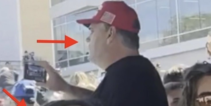 lindseey_loo's tweet photo. Another video where Jason shares that he was “numb and very very confused”… when in reality he didn’t even flinch when Charlie was hit and immediately started directing people to the left. Then whipped out his phone to film people fleeing in a panic. Totally normal… https://t.co/RE1FyeDBQG