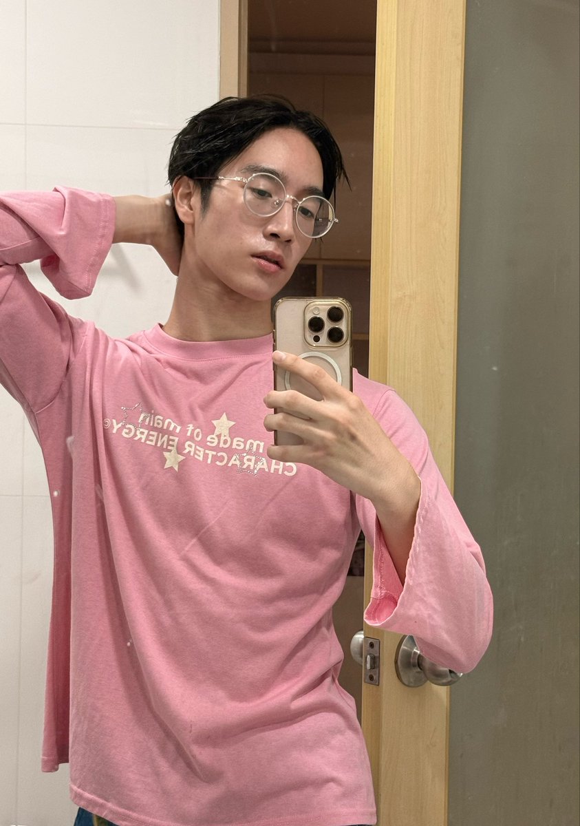 p_putterr's tweet photo. Rain literally won’t stop 😭 I ain’t going nowhere, it’s officially time to enter my hermit era ☔️🫠 #puttersupakorn https://t.co/kRE3tCjDlU