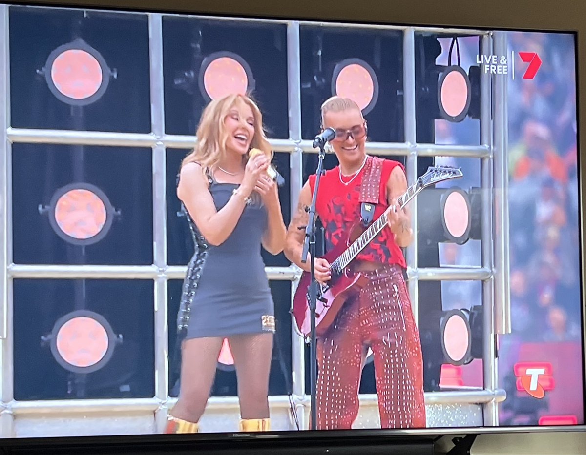 danielle_binks's tweet photo. Kylie and G-flip = HOT! 
#AFLGrandFinal #KylieMinogue #GFlip https://t.co/0zMR6hWmNQ