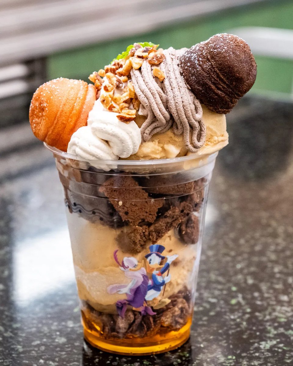 MezzoMikiD's tweet photo. チップとデールモチーフ！
ディズニーアンバサダーホテル
【15時から限定】チックタック・ダイナー
「スペシャルカップデザート（メープルアイスとチョコレートアイスのサンデー）」 提供中☆
https://t.co/bSzRT5x3M2 https://t.co/x07G5zzPF4