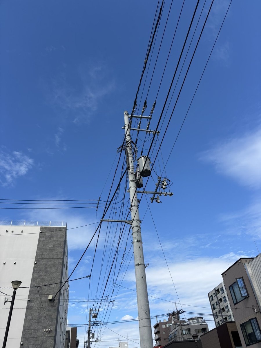 Re_tpnworld's tweet photo. 今日も空は青いなぁ https://t.co/J4K9JVlttH