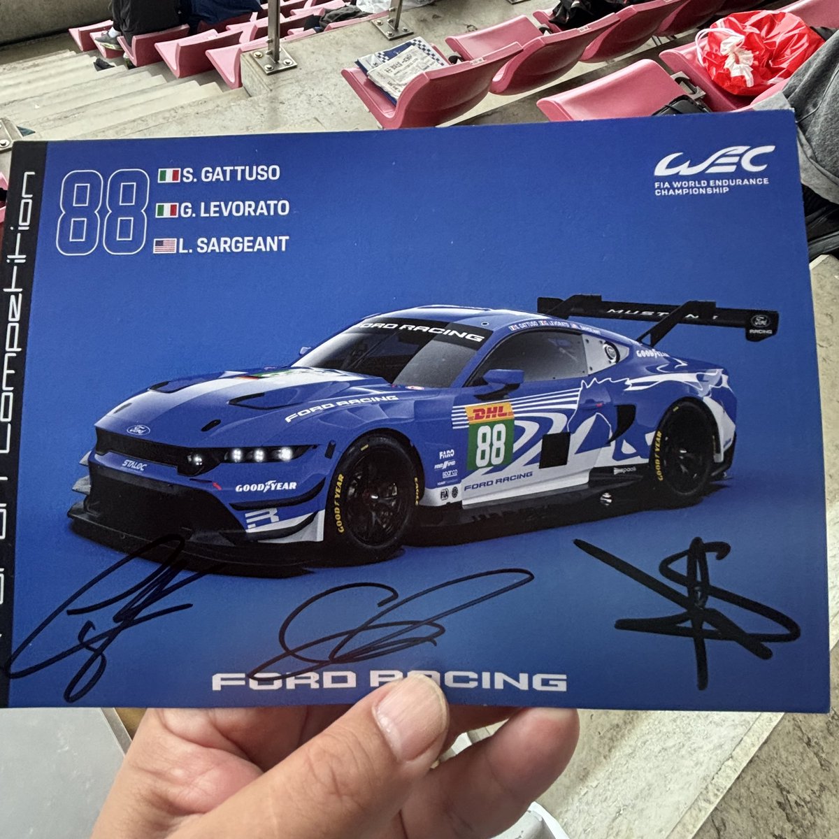 pako_pako_0510's tweet photo. 今週末部活の大会で富士に息子の為に、サイン���りのカード
ピットビルBなのかGT3なのか、待ちほぼなし
えっ?元F1ドライバーですよ??
#WEC #WECJP #FORD #Mustang #Logansargeant https://t.co/8nJsM0iB2x