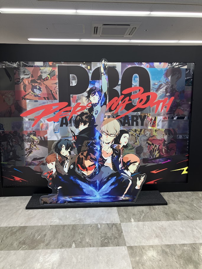 animatehonten's tweet photo. ✨『ペルソナ』シリーズ 30周年記念装飾、1F展開中✨
 
「クマ」の立像を1F北館にて展示中です。 
是非お立ち寄りください！

詳細はこちら👉https://t.co/s62FKyVJ8s
#p30th #ペルソナ https://t.co/5FRWuWdX2x
