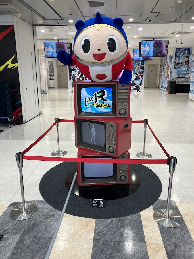 animatehonten's tweet photo. ✨『ペルソナ』シリーズ 30周年記念装飾、1F展開中✨
 
「クマ」の立像を1F北館にて展示中です。 
是非お立ち寄りください！

詳細はこちら👉https://t.co/s62FKyVJ8s
#p30th #ペルソナ https://t.co/5FRWuWdX2x