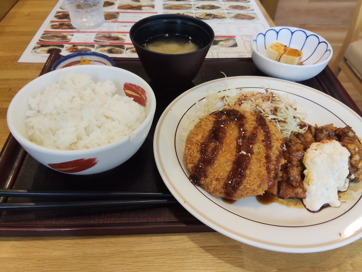 nonome991's tweet photo. 限界昭和生中年ランチ定食 https://t.co/TOJh1bIa5y