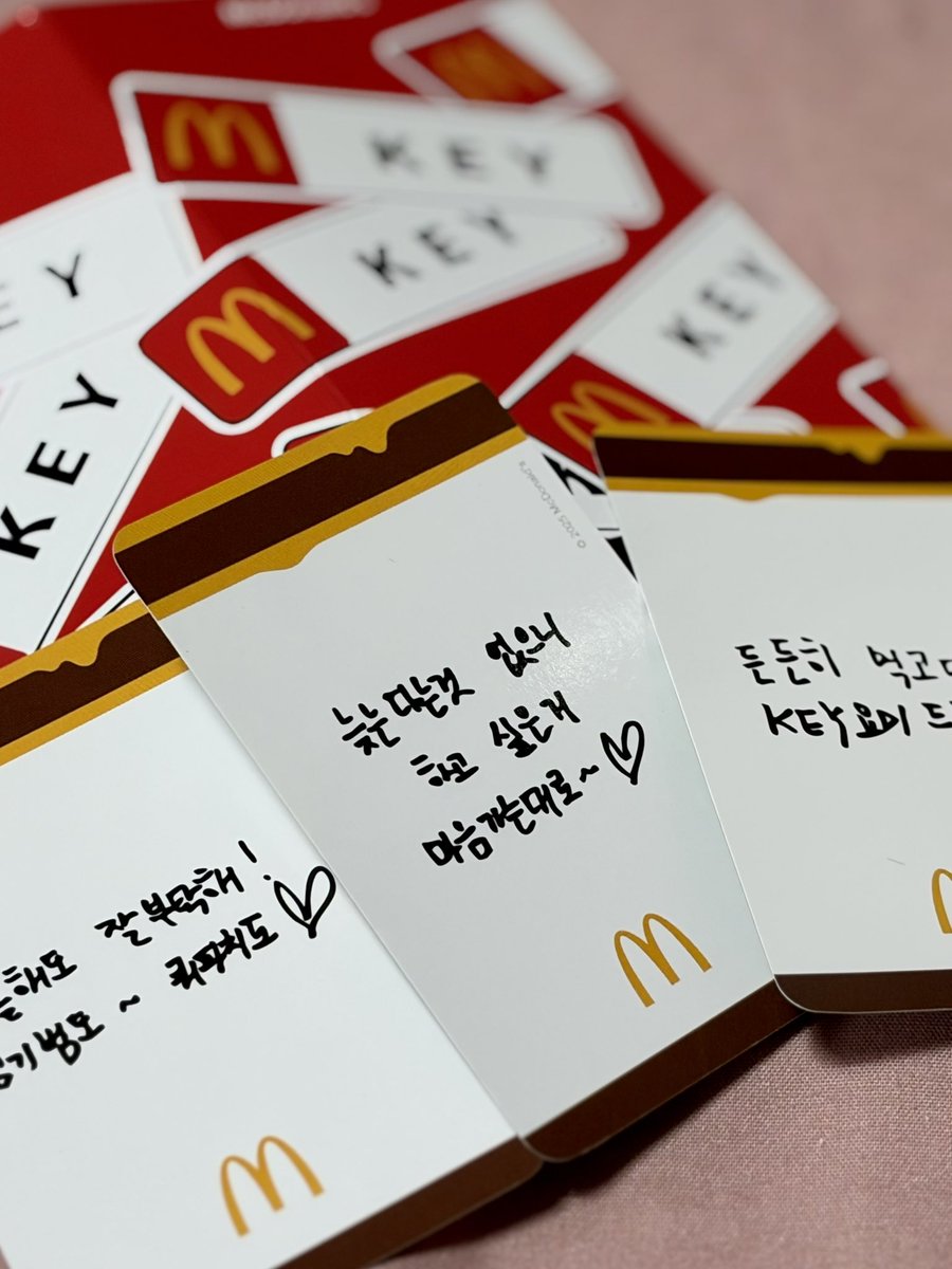 SHINeeStudyPlan's tweet photo. 본가 왔더니 남혈육이 누나 주려고 챙겨 뒀다면서 전해줌 기특한 것 https://t.co/9C8KNrdnmN